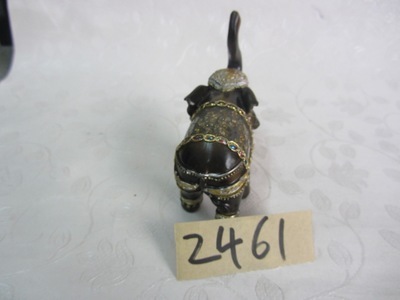 樹脂陶瓷工藝品 棕色伸鼻大象的藝術(shù)與價值