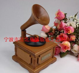 復(fù)古木制留聲機(jī) 穿越時(shí)光的精致工藝品